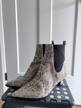 Chinese Laundry Snake-Print Pointed Chelsea Ankle Boots - Grey